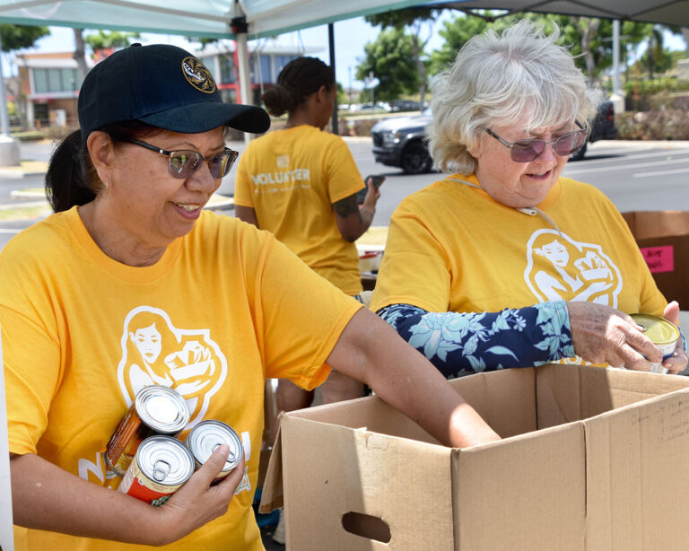 FoodDriveDay_KaMakanaAlii_03